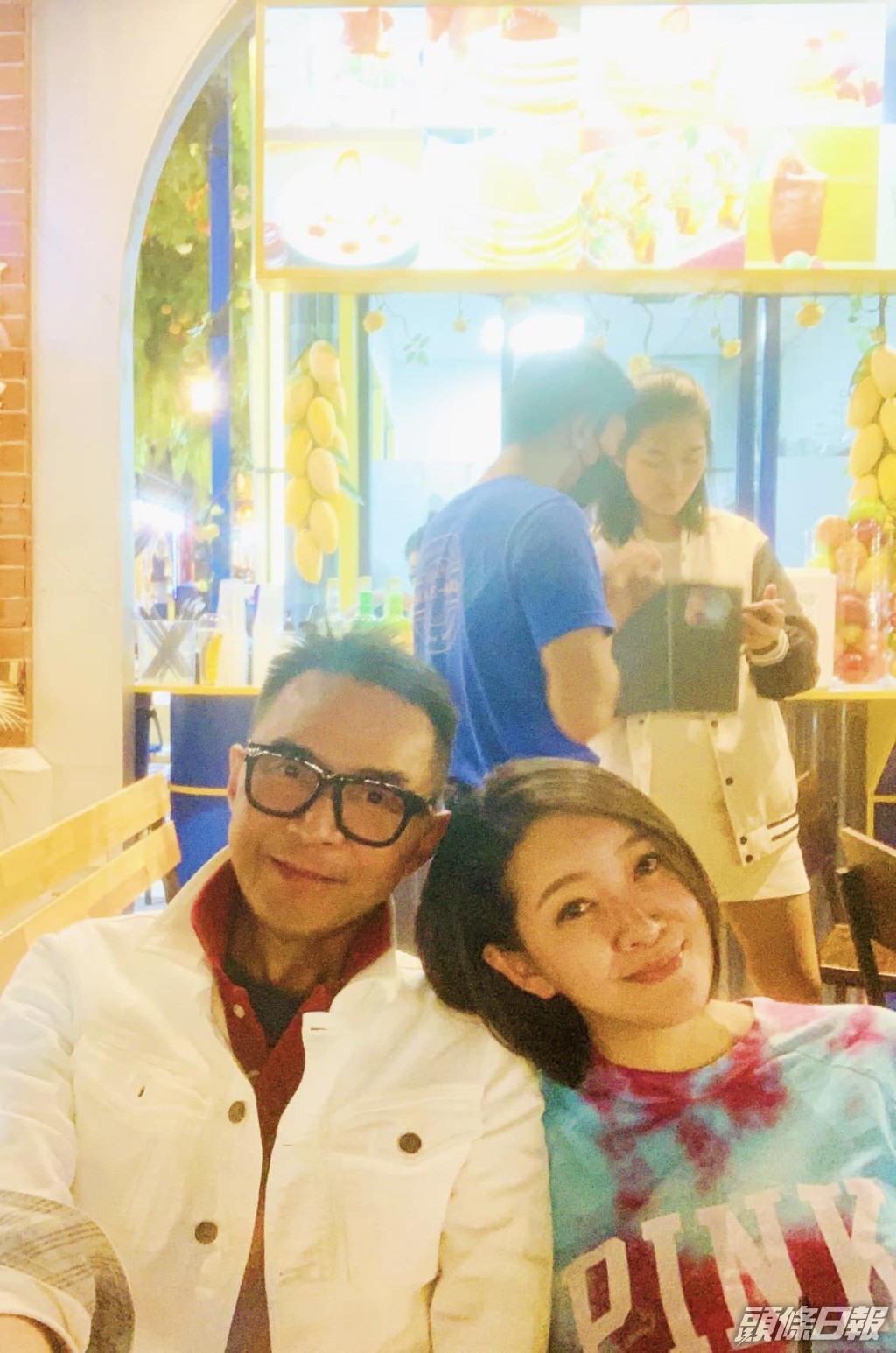 到7月結婚周年日，Erin在網上發文表示同意翌日去辦離婚。